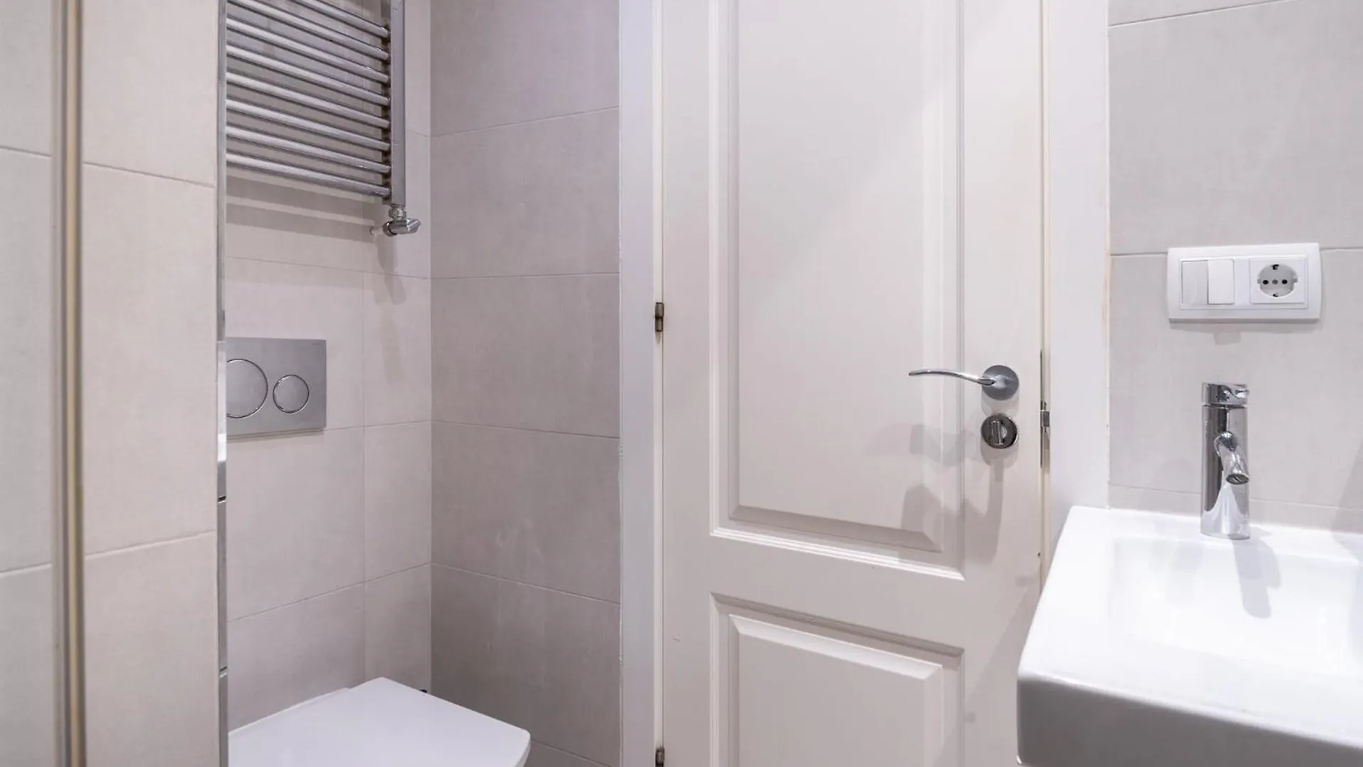 Spacious And Elegant Oasis In The Best Location Barselona
