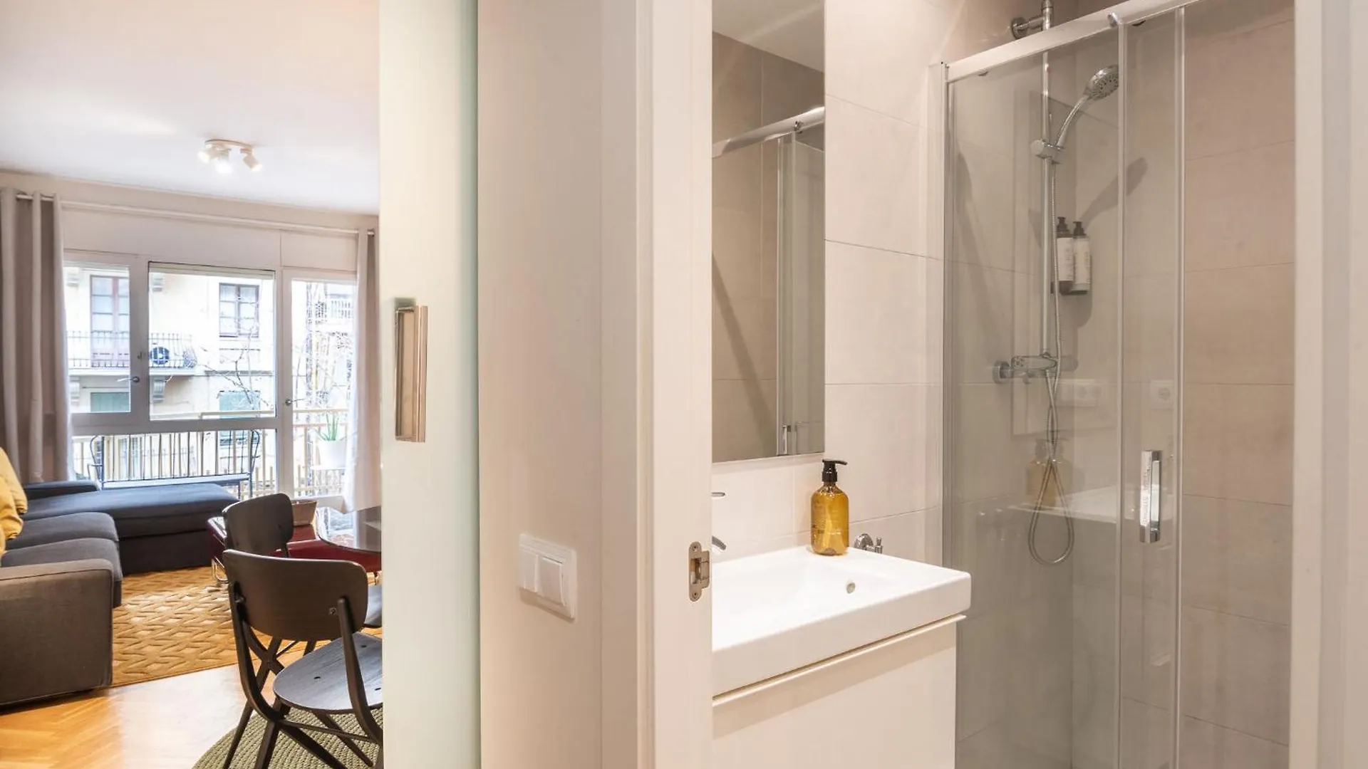 Spacious And Elegant Oasis In The Best Location Barselona 0*,