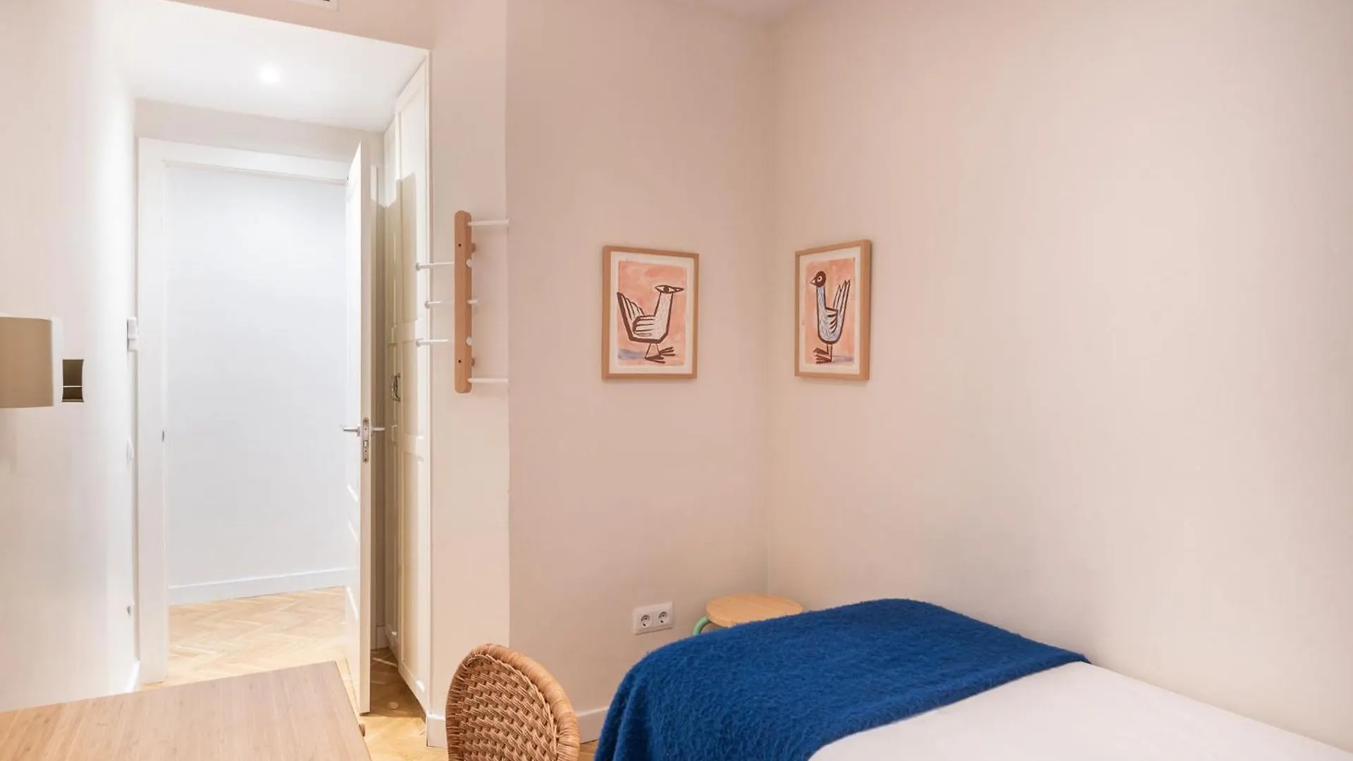 Spacious And Elegant Oasis In The Best Location Barcelona Apartment