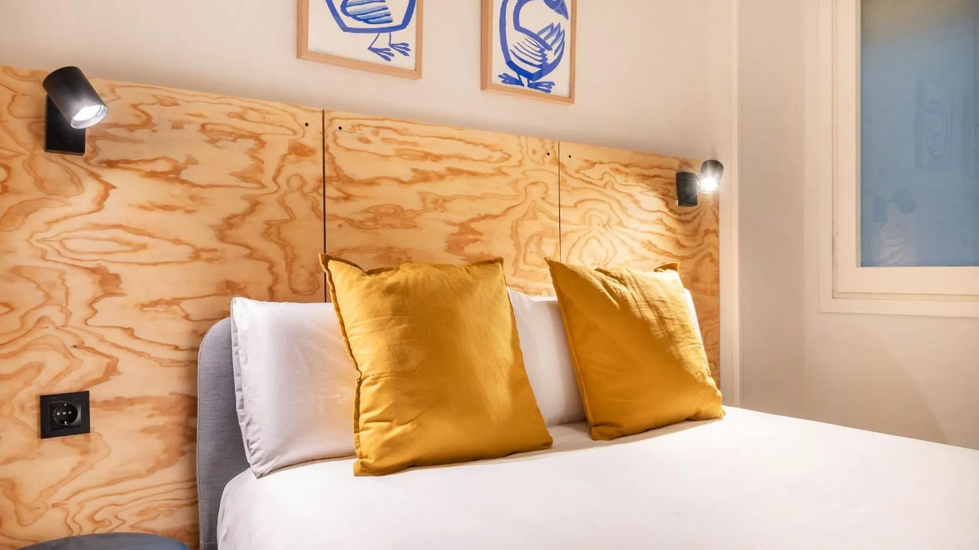 Spacious And Elegant Oasis In The Best Location Barcelona Spain