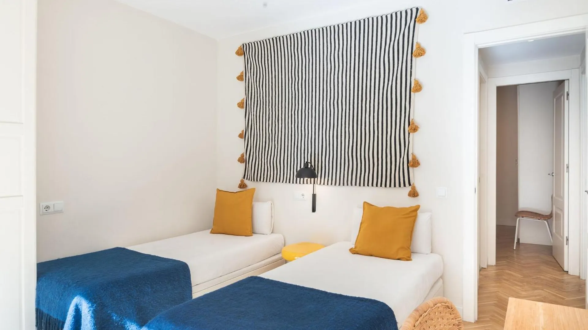 Spacious And Elegant Oasis In The Best Location Barcelona Apartment