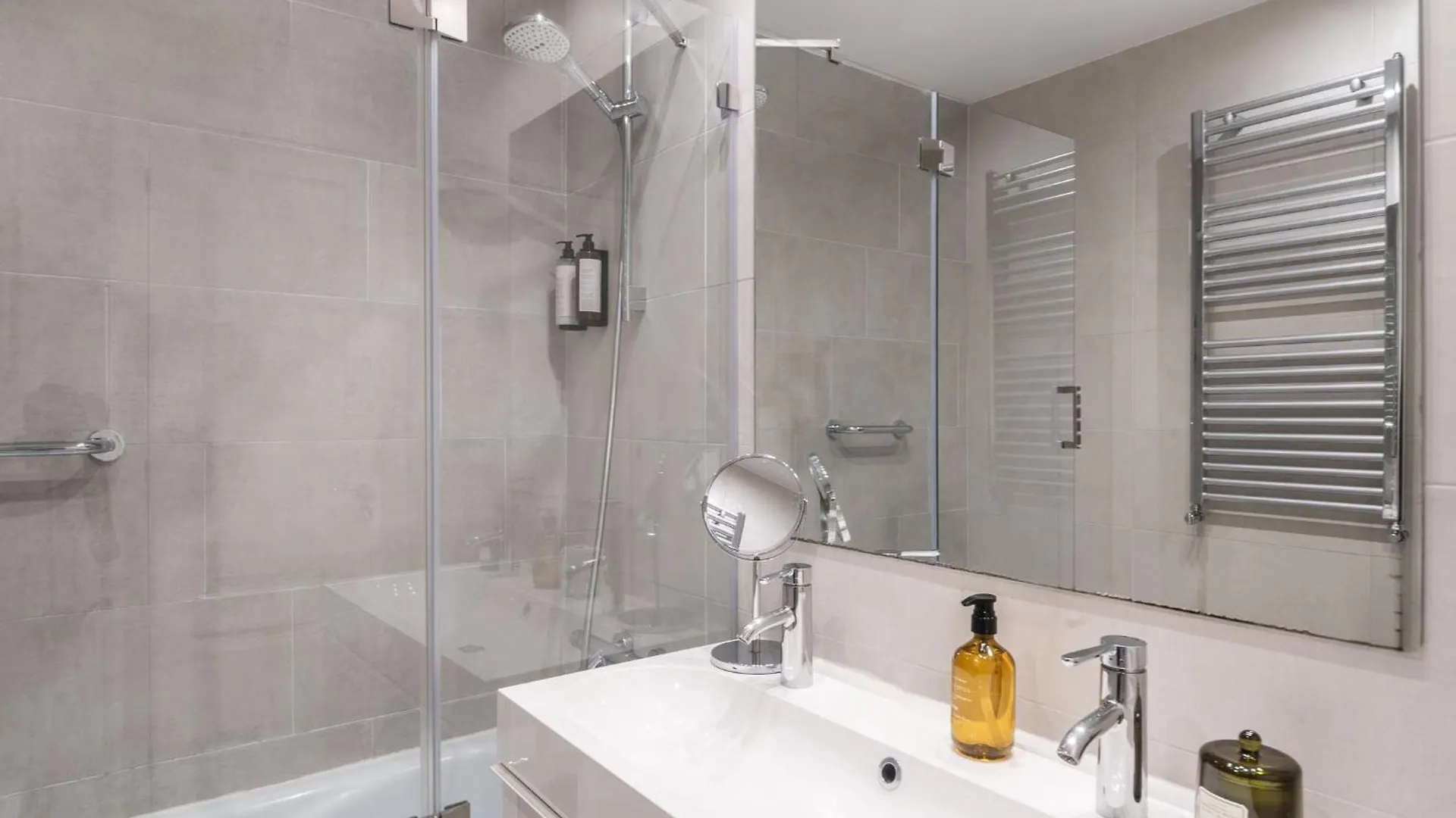 Apartment Spacious And Elegant Oasis In The Best Location Barcelona