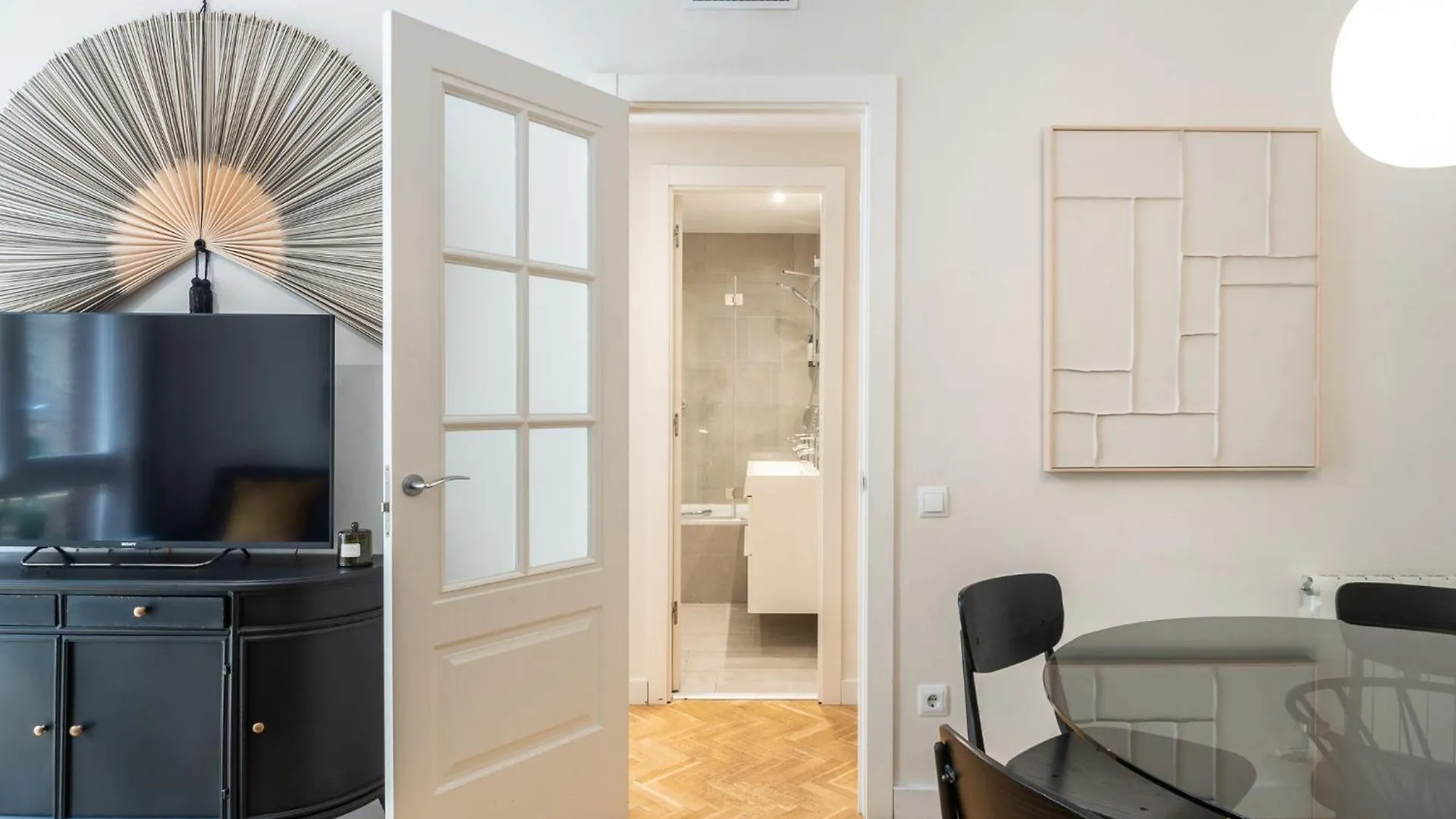 Spacious And Elegant Oasis In The Best Location Barcelona Spain